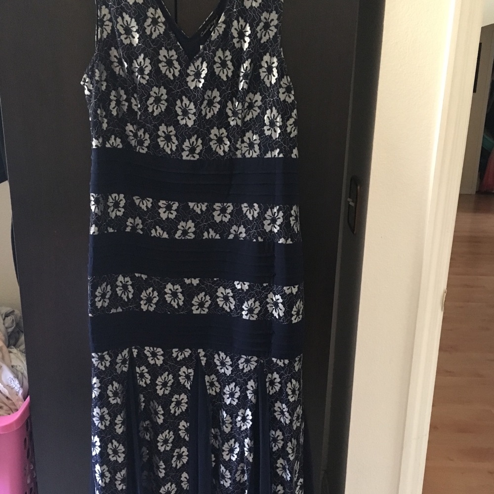 Long sleeveless dress